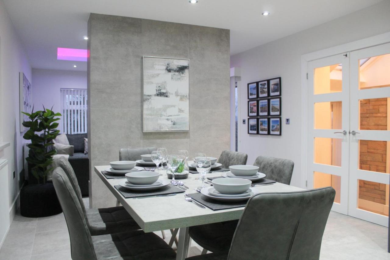 Luxury Property With Hot Tub And Sea Views Oystermouth Exterior photo