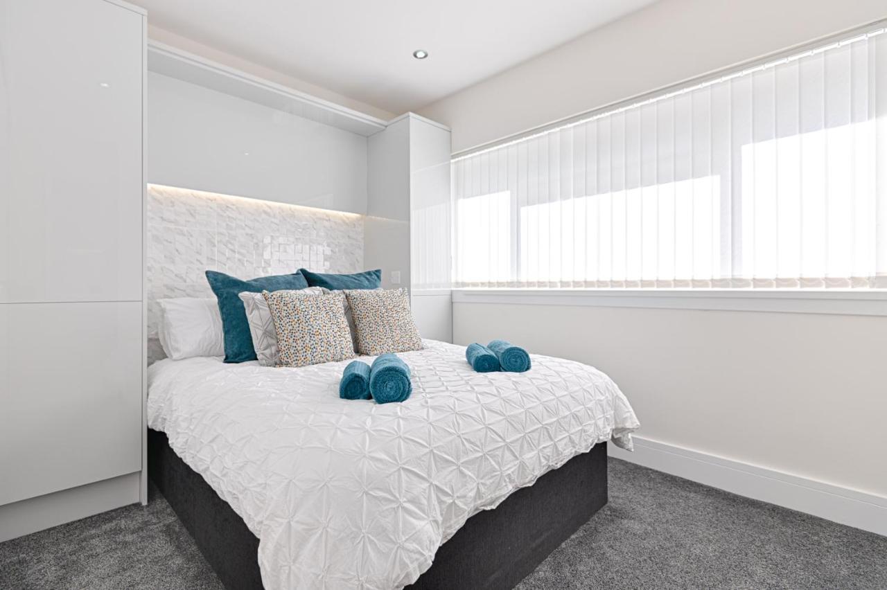 Luxury Property With Hot Tub And Sea Views Oystermouth Exterior photo