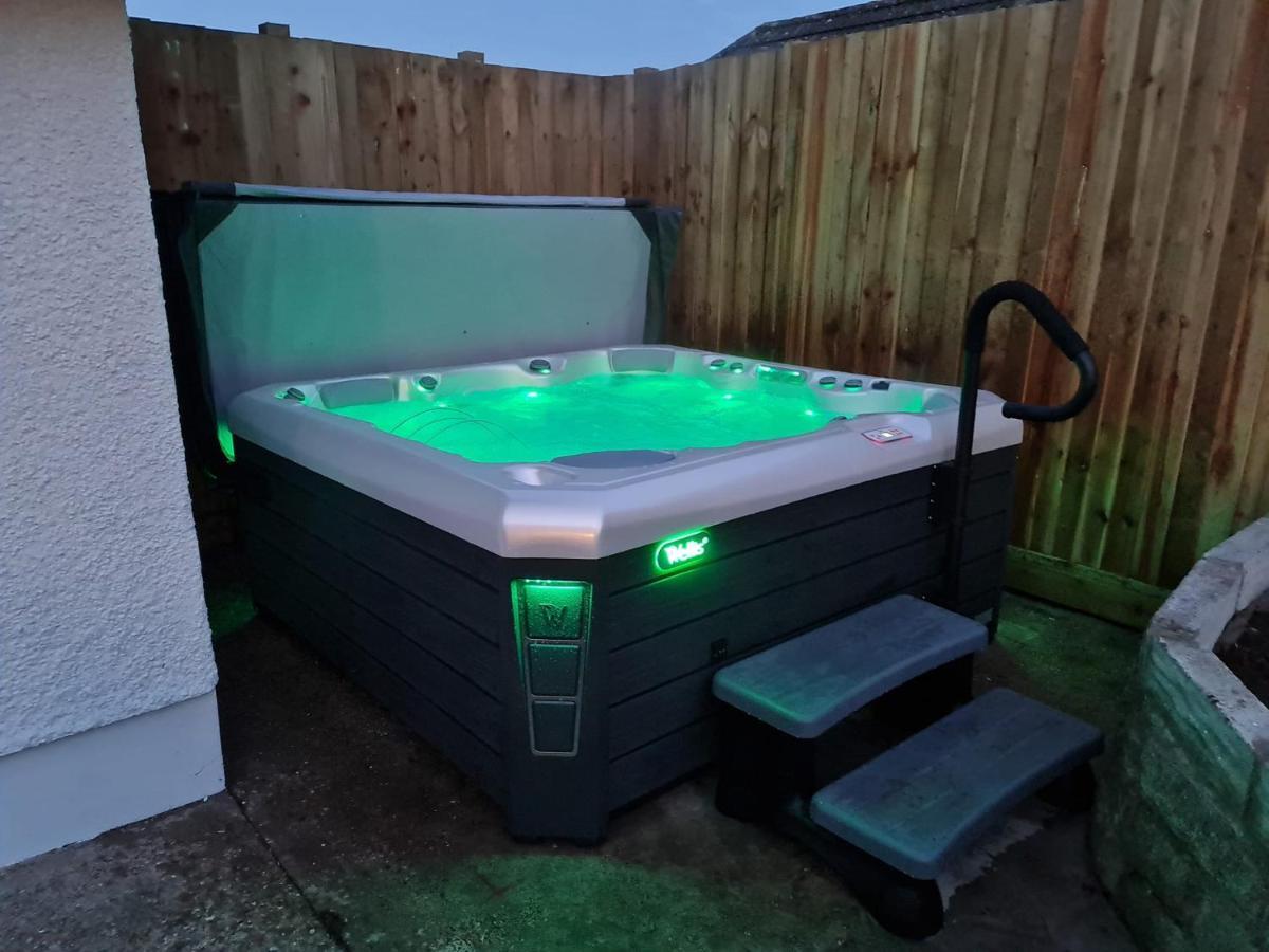 Luxury Property With Hot Tub And Sea Views Oystermouth Exterior photo