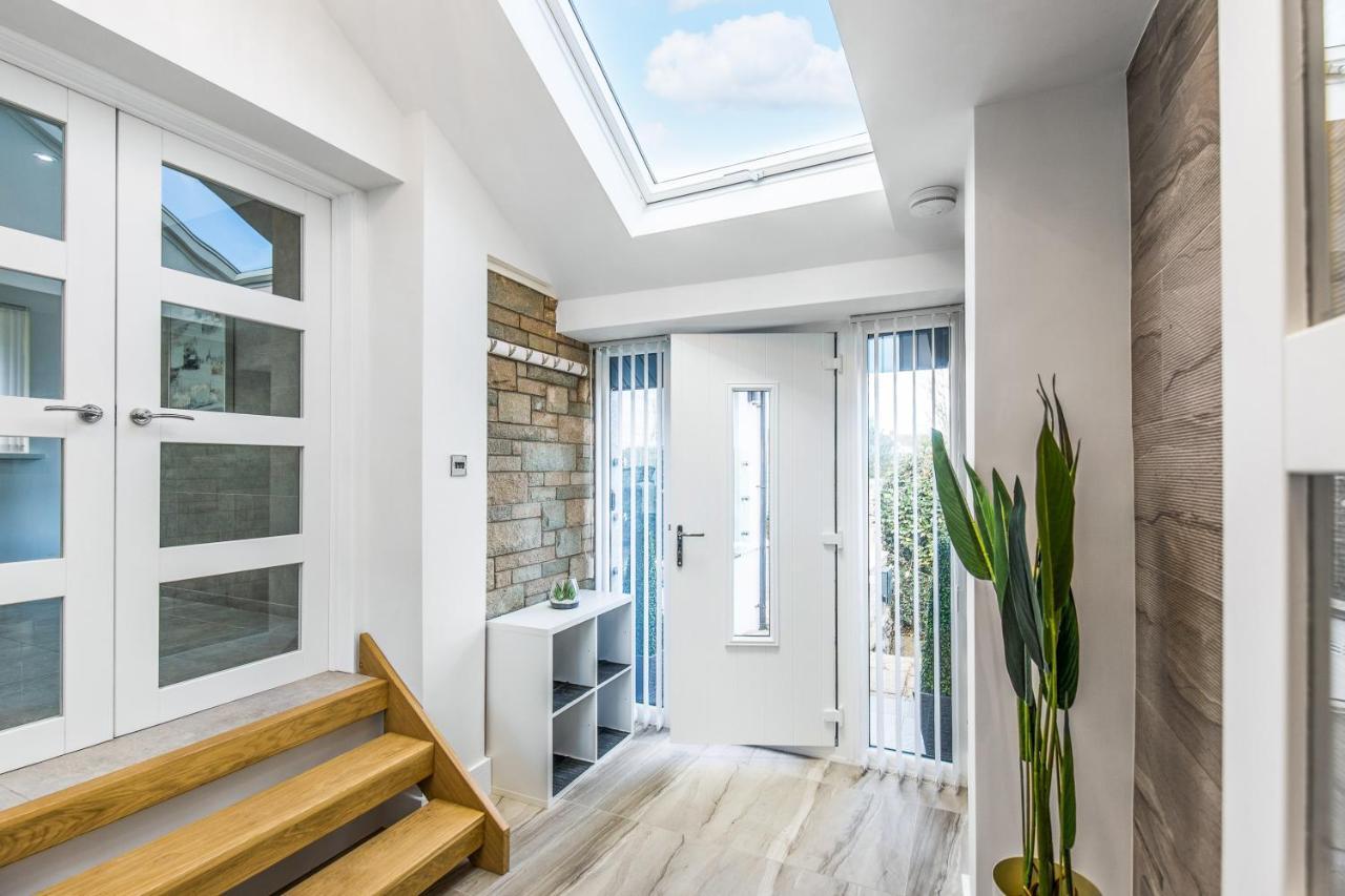 Luxury Property With Hot Tub And Sea Views Oystermouth Exterior photo