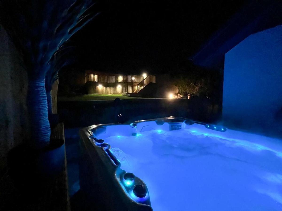 Luxury Property With Hot Tub And Sea Views Oystermouth Exterior photo